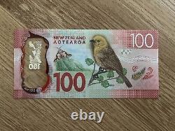 New Zealand 100 Dollars Polymer Yellowhead Bird UNC Banknote Currency 2016