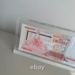 Billet de banque uruguayen de 50 000 pesos de 1989 P70s UNC spécimen dans un bloc acrylique de monnaie